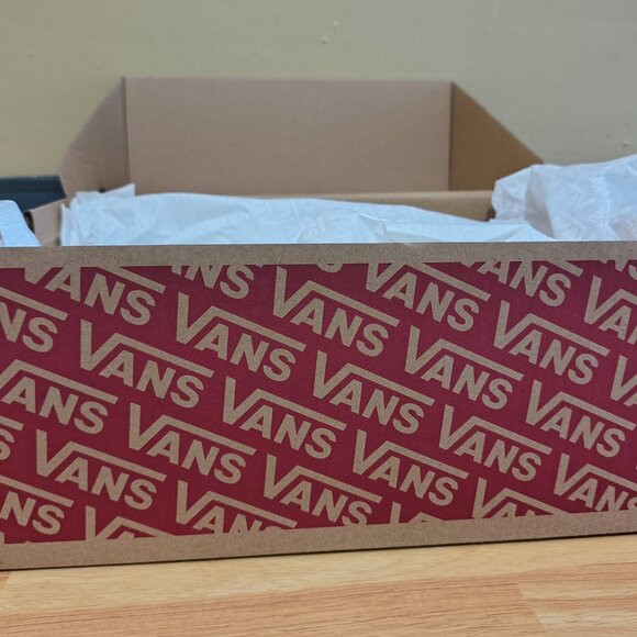 NEW IN BOX — Women’s VANS White Sneakers | Size 11 | Never Worn - Picture 5 of 6
